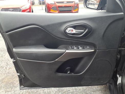 Used 2021 Jeep Cherokee Latitude Lux w/ Comfort/Convenience Group image 8