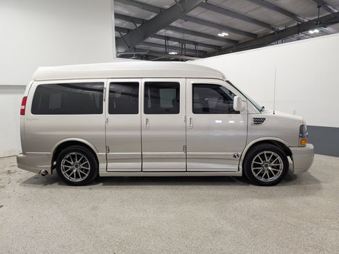 Used 2014 Chevrolet Express 1500 AWD image 2