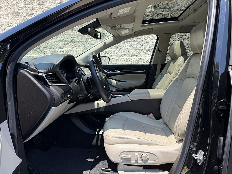 Used 2018 Buick Enclave Premium w/ Experience Buick Package FWD image 18