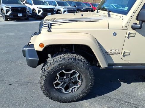 Used 2016 Jeep Wrangler Unlimited Sahara image 12