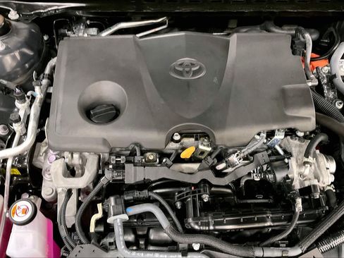 Used 2025 Toyota Camry LE AWD/4WD image 32