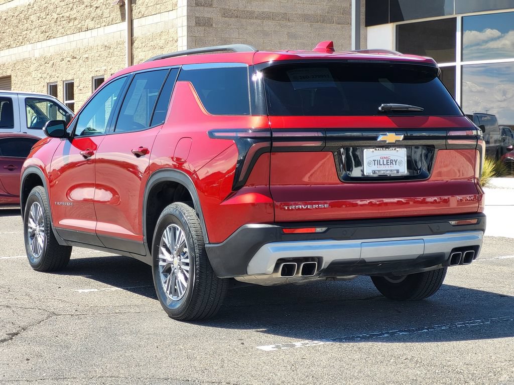 Used 2025 Chevrolet Traverse LT FWD image 5