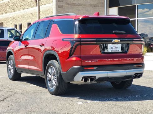 Used 2025 Chevrolet Traverse LT FWD image 5