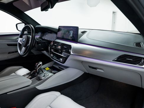 Used 2021 BMW M5 w/ Executive Package image 25