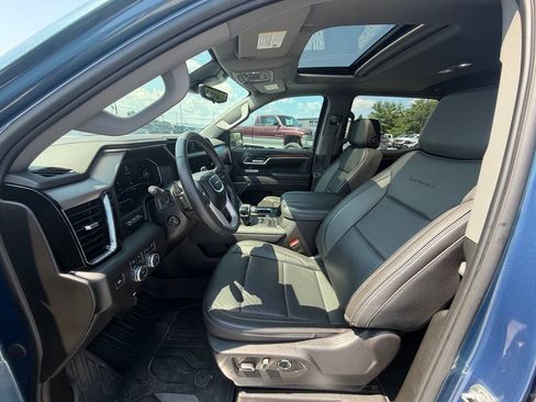 Used 2025 GMC Sierra 1500 Denali w/ Denali Reserve Package AWD/4WD image 3