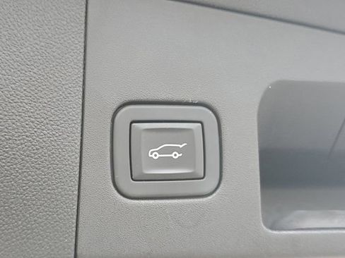 Certified 2017 Cadillac XT5 Luxury w/ Driver Awareness Package FWD image 8