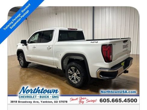 New 2026 GMC Sierra 1500 SLE image 3