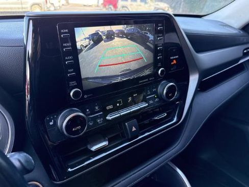 Used 2021 Toyota Highlander XLE image 16