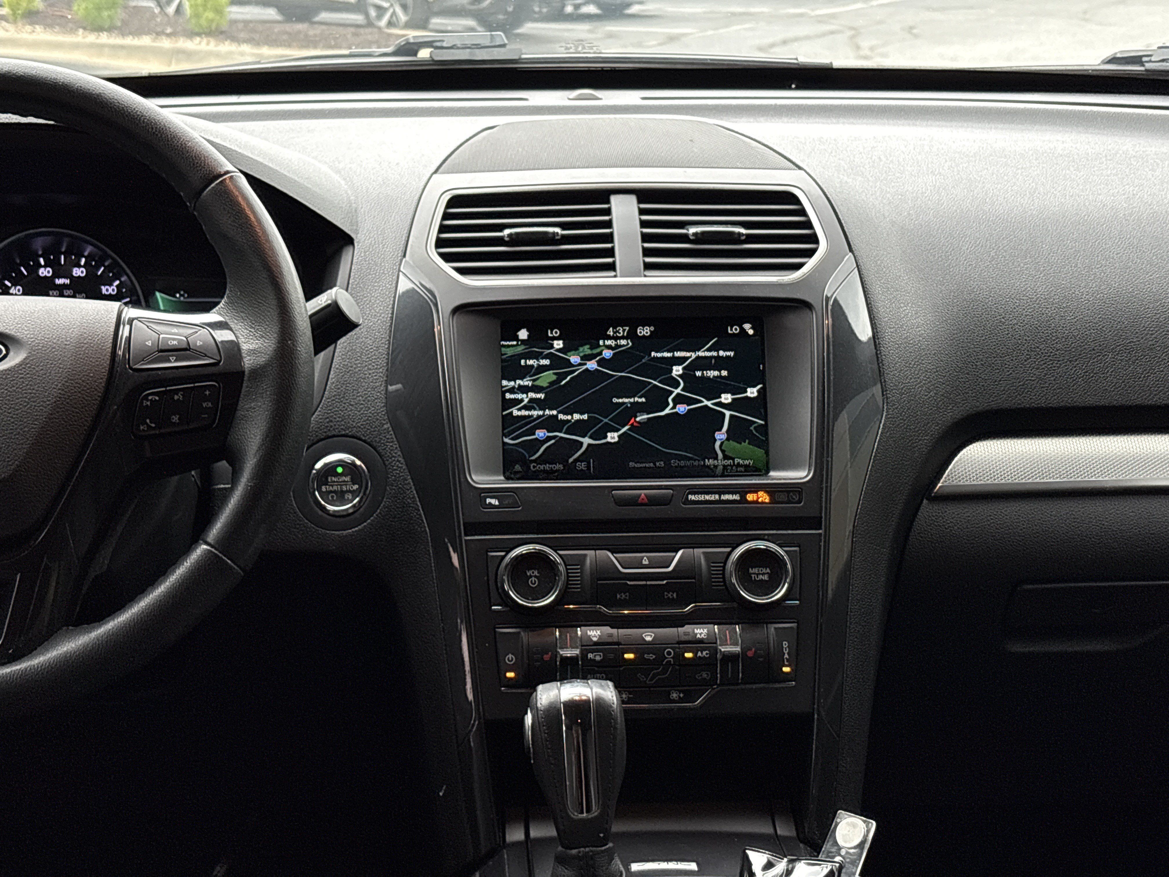 Used 2018 Ford Explorer XLT w/ Equipment Group 202A FWD image 29