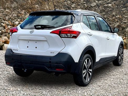 Used 2018 Nissan Kicks SV image 2
