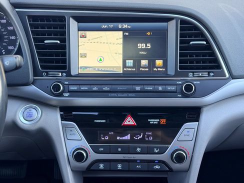Used 2017 Hyundai Elantra Limited w/ Limited Tech Package 04 FWD image 19