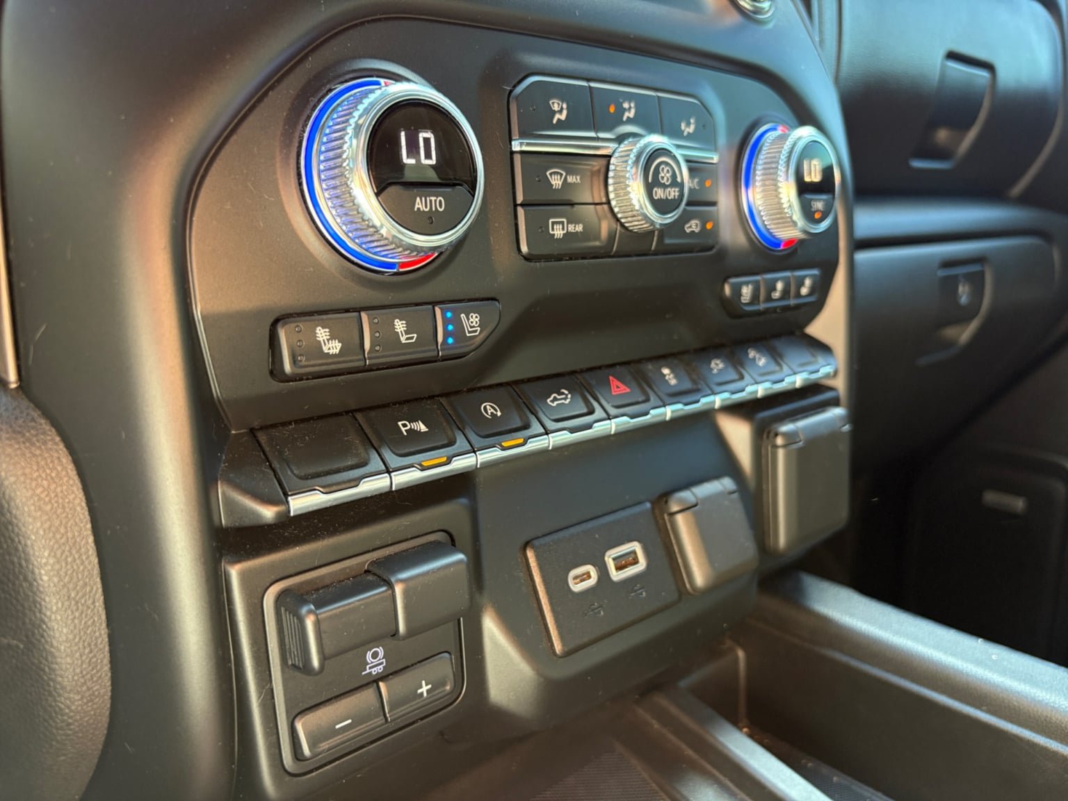 Used 2020 GMC Sierra 1500 AT4 w/ AT4 Premium Package AWD/4WD image 22