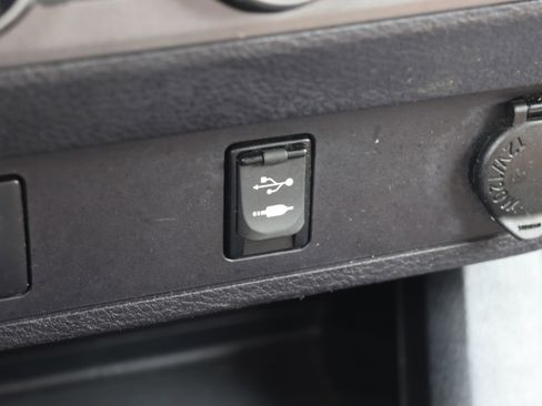 Used 2017 Toyota Tacoma TRD Sport image 28