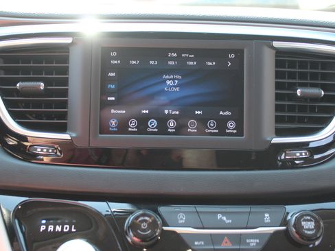 Used 2019 Chrysler Pacifica Touring Plus w/ Tire & Wheel Group FWD image 20