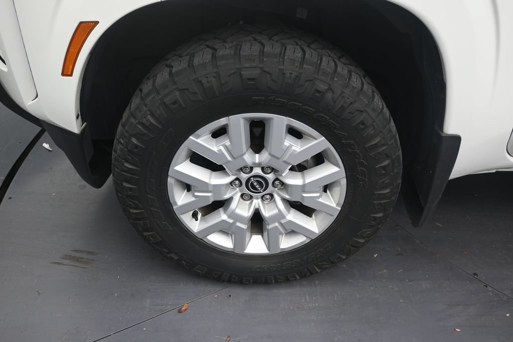 Used 2022 Nissan Frontier SV AWD/4WD image 9