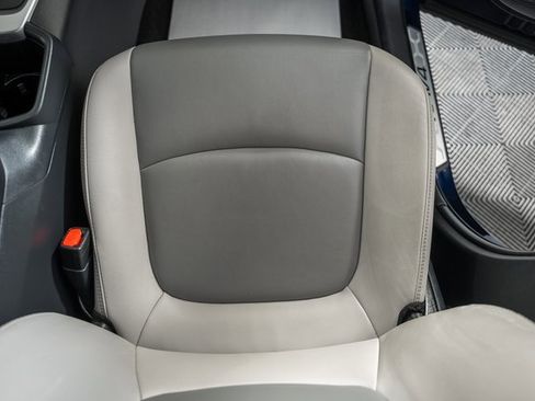 Used 2022 Toyota RAV4 XLE Premium image 31