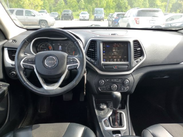 Used 2016 Jeep Cherokee Trailhawk w/ Cold Weather Group AWD/4WD image 29