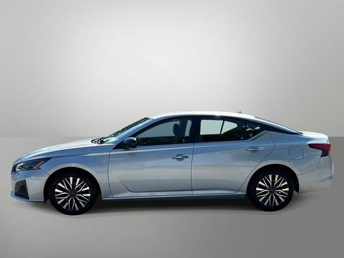 Used 2024 Nissan Altima 2.5 SV FWD image 24