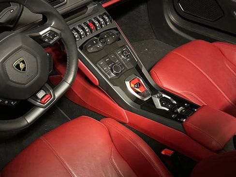 Used 2019 Lamborghini Huracan LP 580-2 image 4