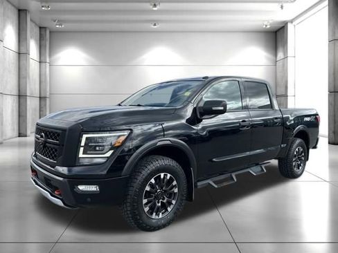 Used 2021 Nissan Titan PRO-4X w/ Pro-4x Convenience Package image 3