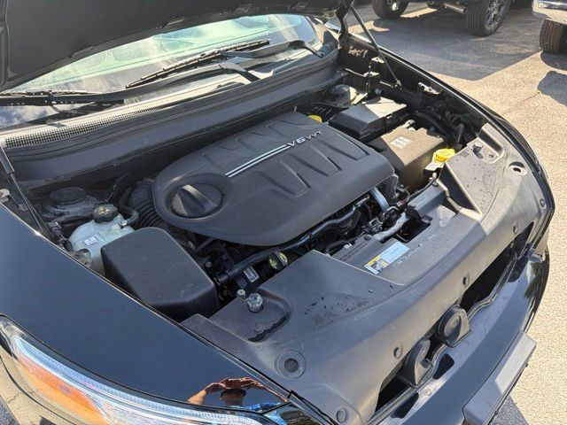 Used 2018 Jeep Cherokee Latitude Plus w/ Cold Weather Group AWD/4WD image 52