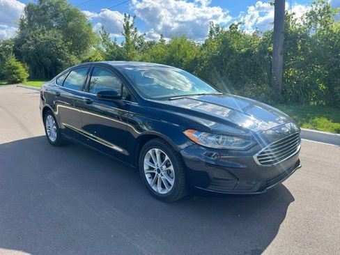 Used 2020 Ford Fusion SE FWD image 3