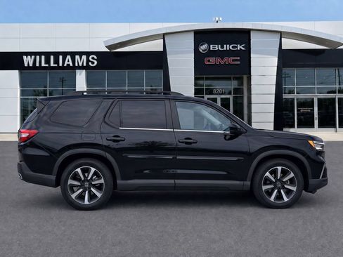 Used 2023 Honda Pilot Touring image 8