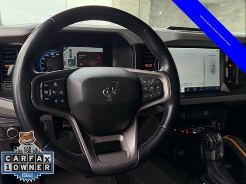 Used 2023 Ford Bronco Badlands image 13