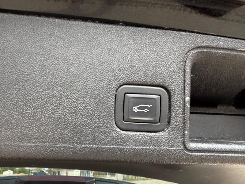 Used 2024 GMC Terrain SLT AWD/4WD image 6