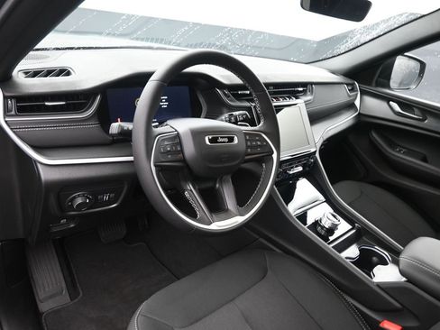 New 2025 Jeep Grand Cherokee Laredo w/ Luxury Tech Group I image 33