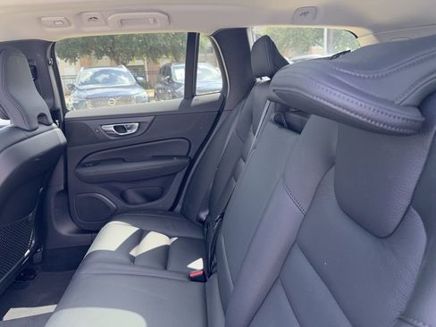 Used 2025 Volvo V60 B5 Cross Country Plus image 4