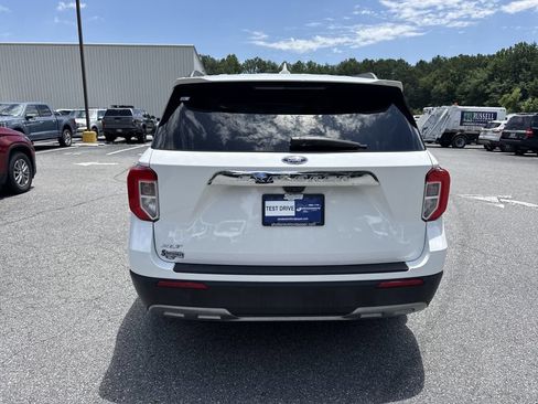 Used 2023 Ford Explorer XLT w/ Equipment Group 202A RWD image 6
