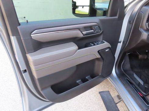 Used 2024 Chevrolet Silverado 2500 ZR2 w/ Technology Package AWD/4WD image 33