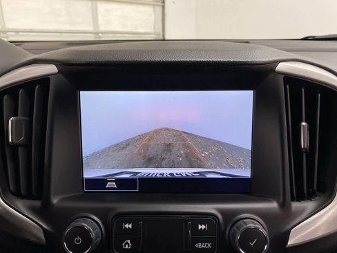 Used 2024 GMC Terrain SLT image 25