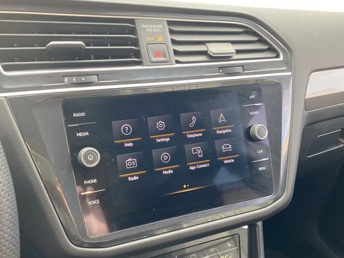 Used 2024 Volkswagen Tiguan SE R-Line image 18