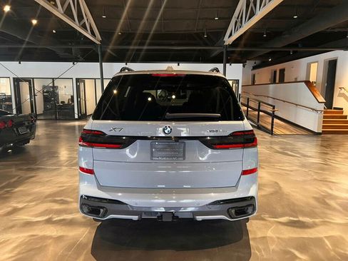 Used 2024 BMW X7 xDrive40i w/ M Sport Package AWD/4WD image 4