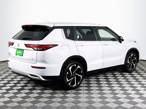 Used 2023 Mitsubishi Outlander SE image 10