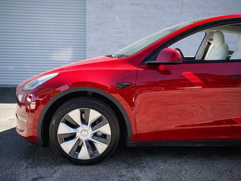 Used 2021 Tesla Model Y Long Range AWD/4WD image 9