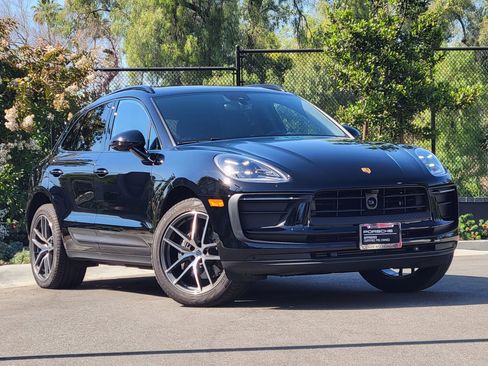 Used 2026 Porsche Macan AWD/4WD image 9