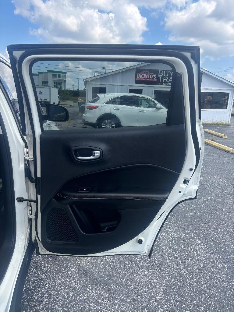 Used 2018 Jeep Compass Latitude w/ Popular Equipment Group AWD/4WD image 28