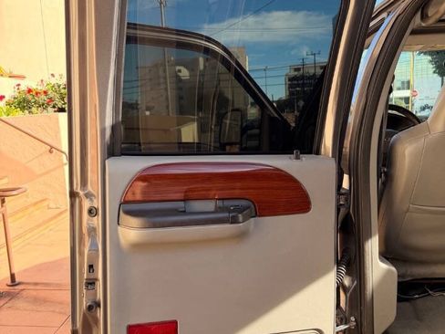 Used 2005 Ford F250 XLT RWD image 25