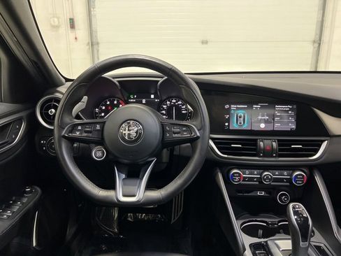 Used 2023 Alfa Romeo Giulia Veloce image 32