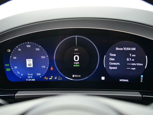 New 2025 Porsche Macan 4 Electric image 18