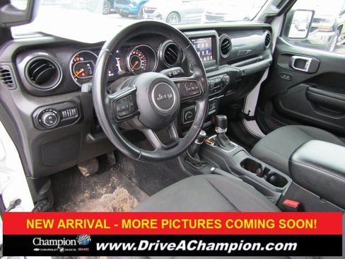 Used 2022 Jeep Gladiator Sport image 13