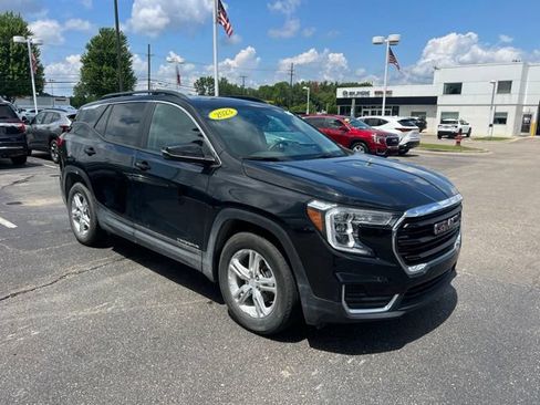 Used 2023 GMC Terrain SLE w/ Driver Convenience Package FWD image 3