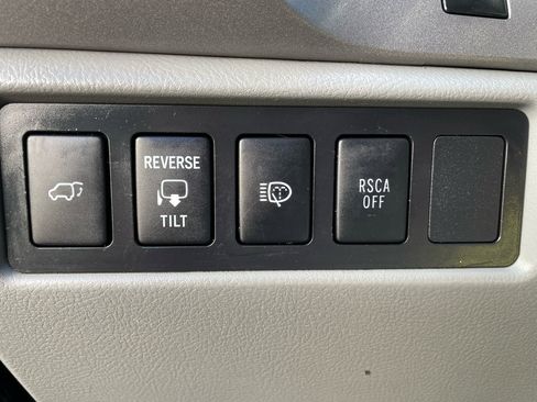 Used 2011 Toyota Sequoia Platinum image 37