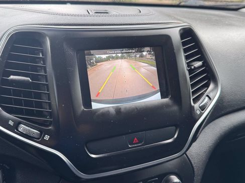 Used 2019 Jeep Cherokee Latitude w/ Popular Appearance Group AWD/4WD image 14