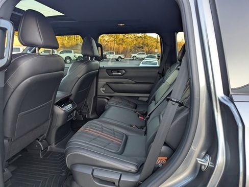 Used 2025 Nissan Armada PRO-4X w/ Pro-4X Premium Package image 18