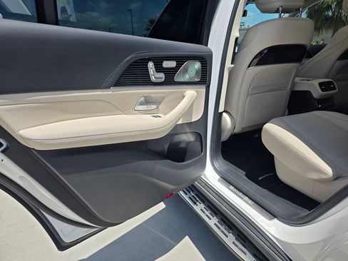 Used 2024 Mercedes-Benz GLS 580 4MATIC image 12