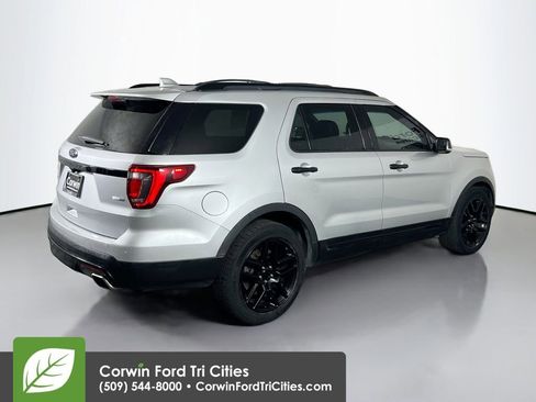 Used 2016 Ford Explorer Sport image 16